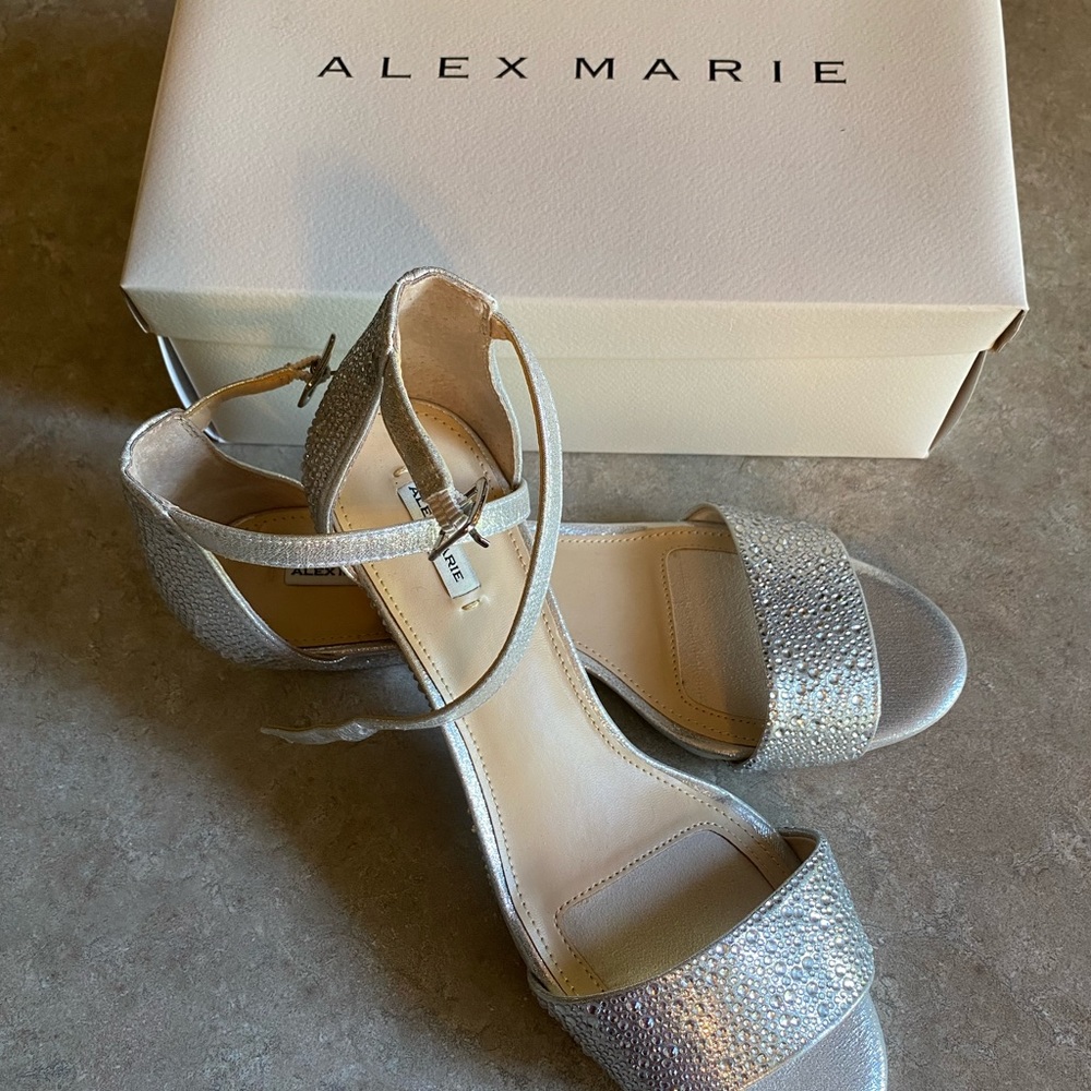 BRAND NEW Alex Marie pump wedges